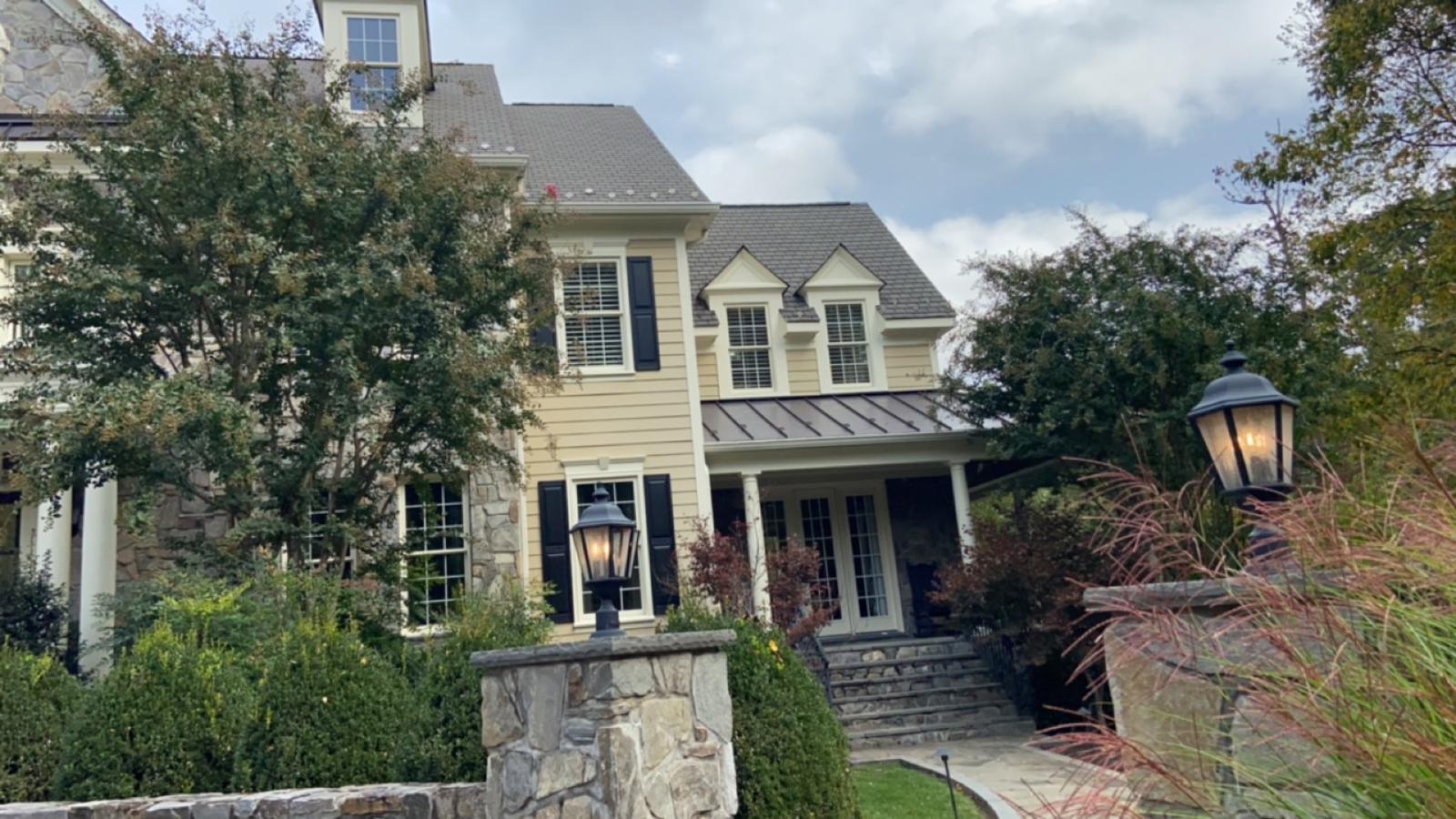 This project is for Lewis finally power wash the exterior house repair all riding wood primer and paint the exterior house (2)